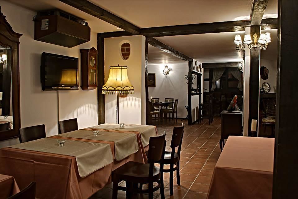 Гостевой дом Pensiune-Restaurant Tara Luanei Сэрата-Монтеору-23